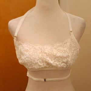🦋Hah We Are White laces Bra. Size Medium NWOT